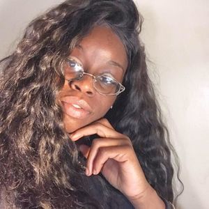 Meet your Posher, Monique